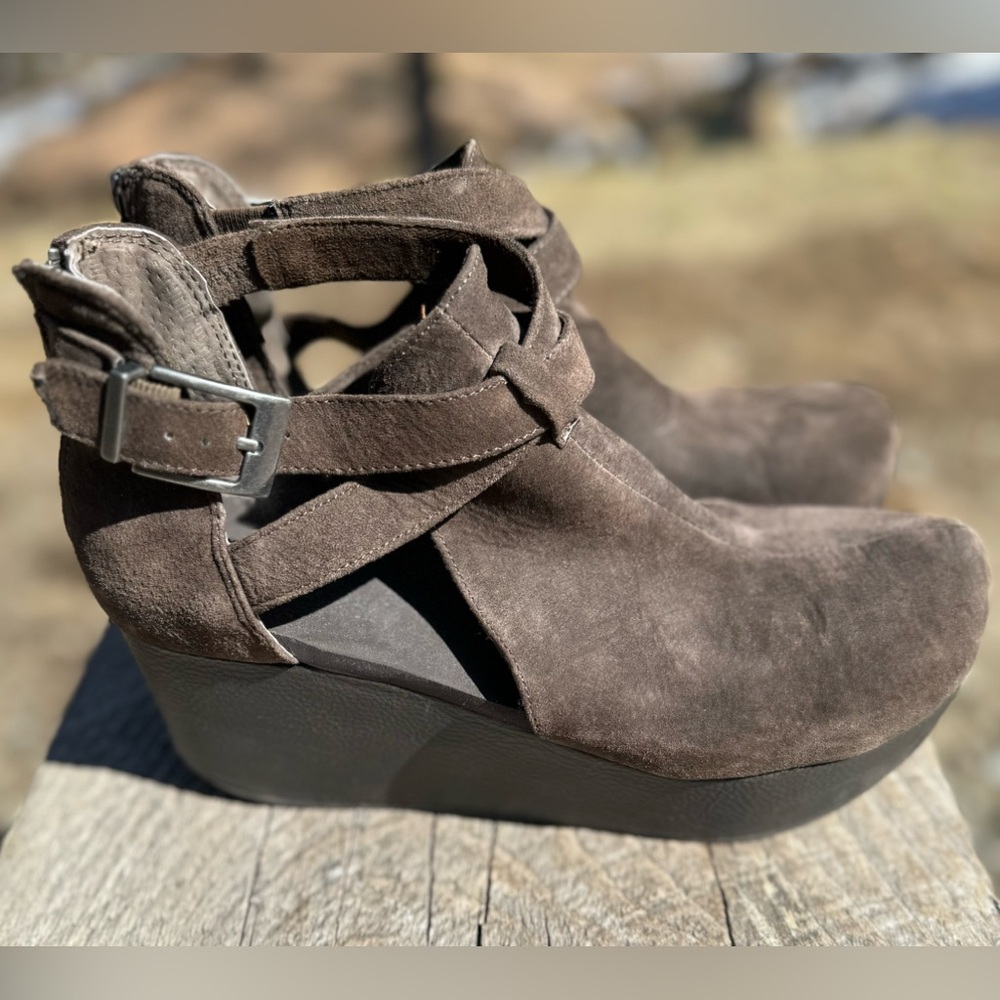 Balera Suede Wedge